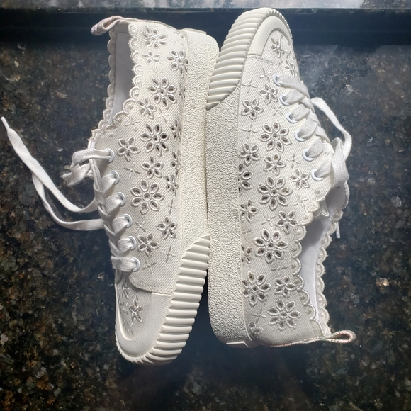 VERONICA BEARD Paulita Embroidered Sneakers Sz 8.5 - Picture 7 of 15